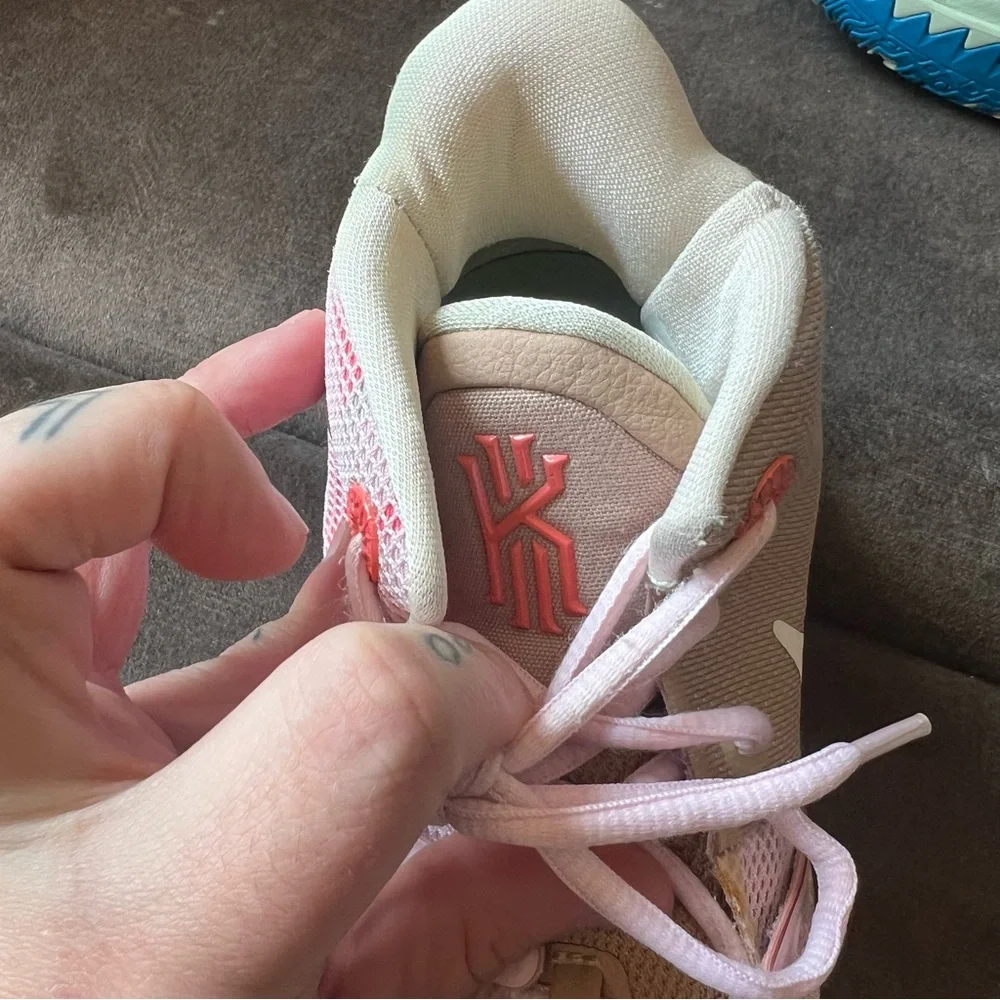 Nike Kyrie 7 1‎ World 1 People Regal Pink Youth 4.5
